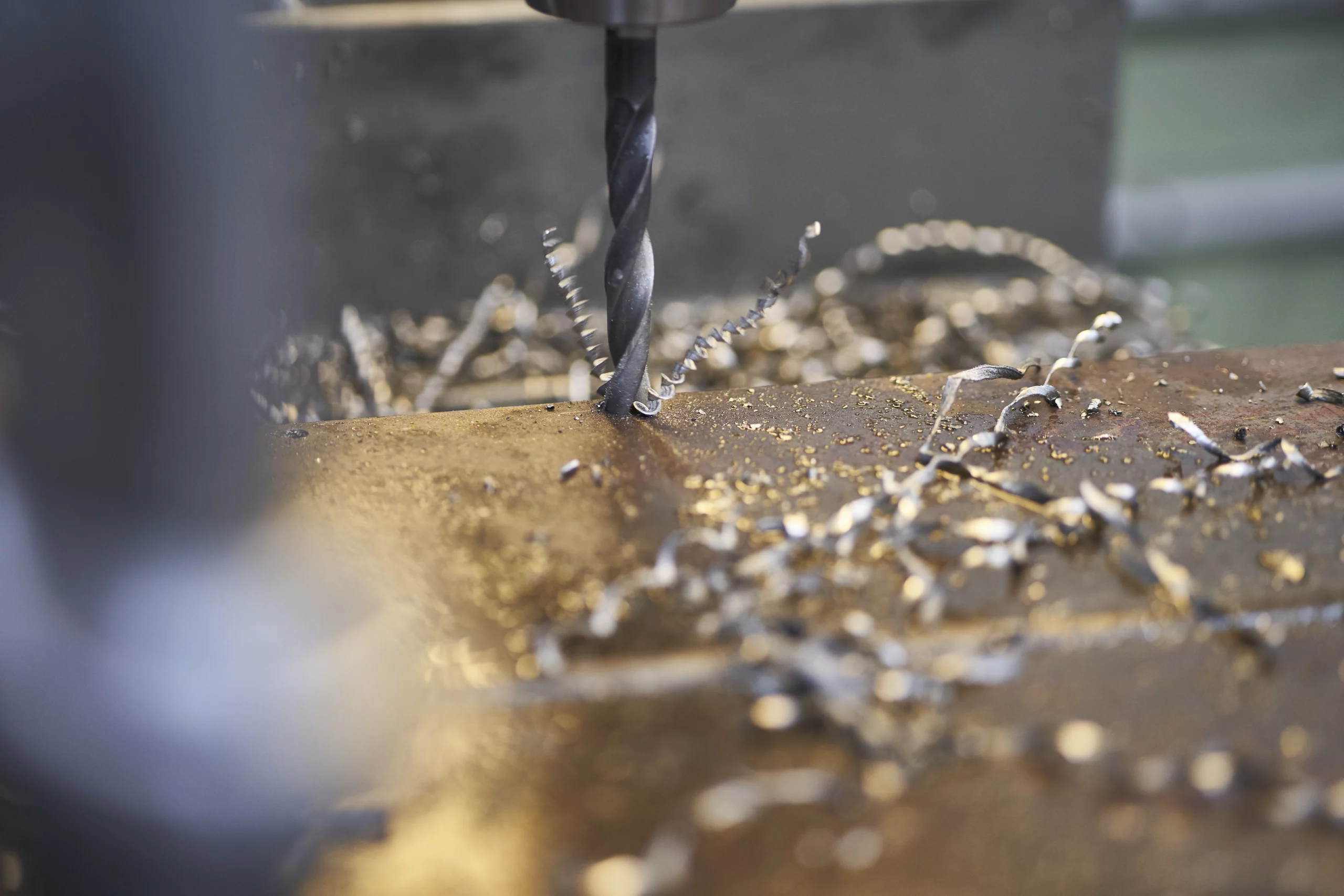 Metallbearbeitung in der Produktion im Kontext energieeffizienter und nachhaltiger Fertigung