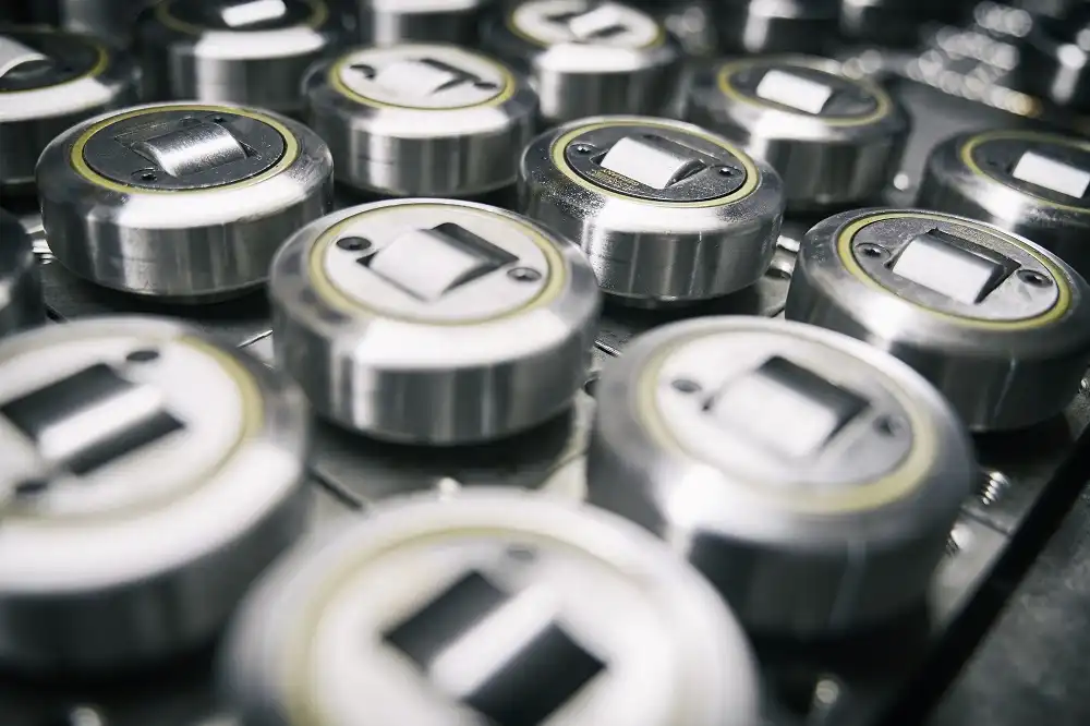 Guide rollers for pallet stackers in close-up